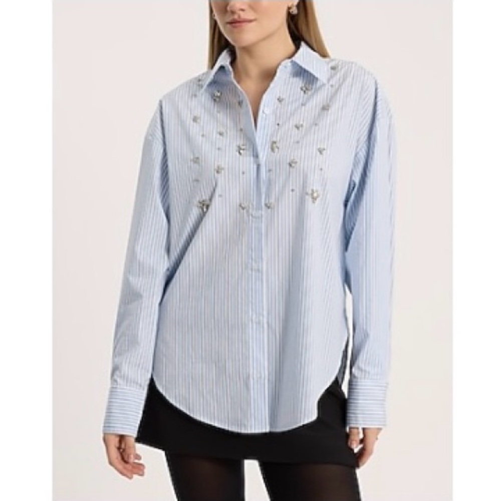 NWT Express Embellished Striped Boyfriend
Portofino Navy Stripe Shirt Size M 🌸